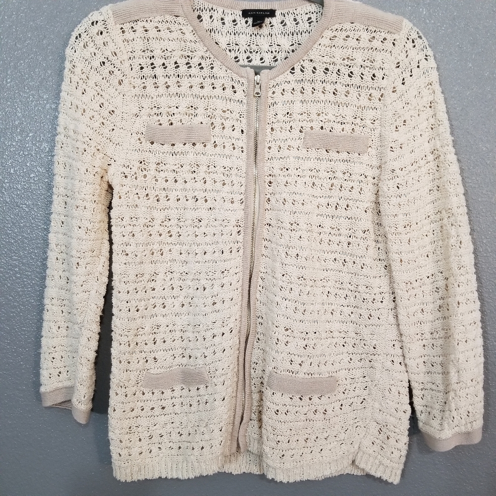 Ann Taylor Cardigan sz Medium